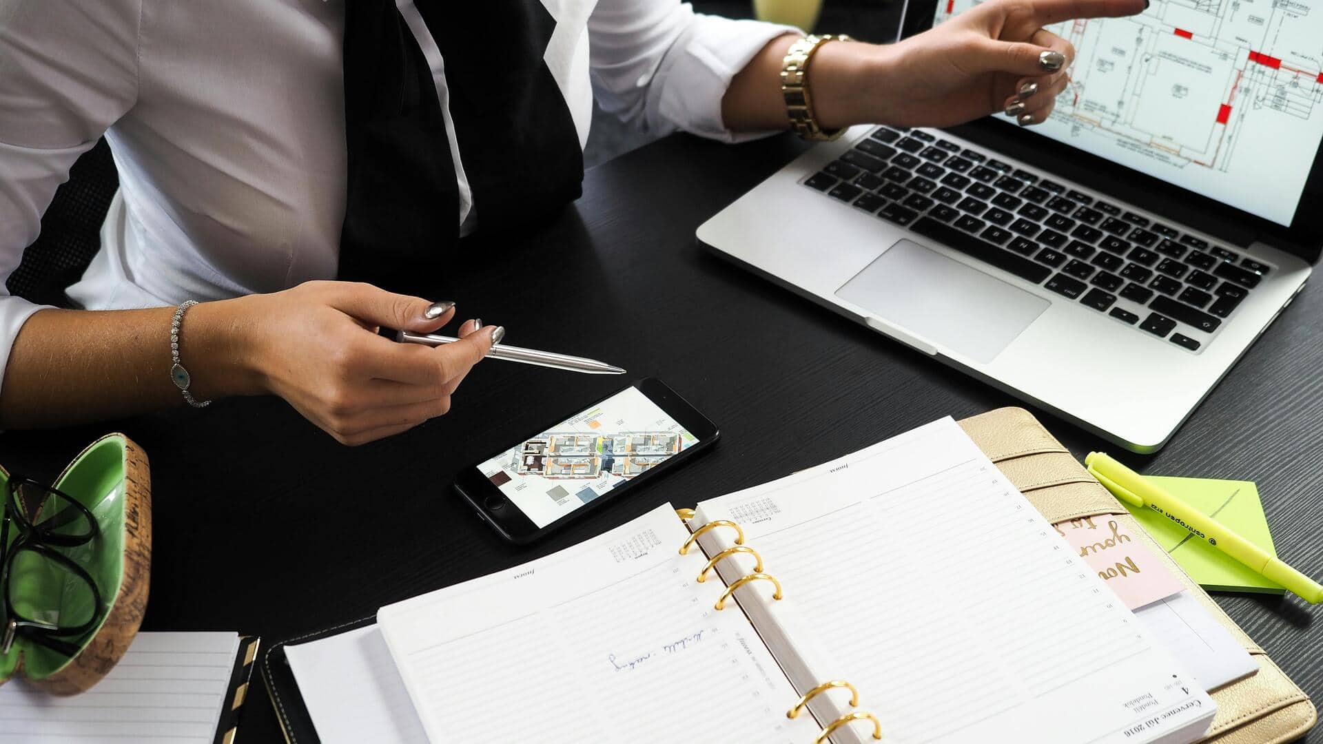 ऑफिस में काम करते समय इन 5 बातों का रखें खास ध्यान, होगा फायदा