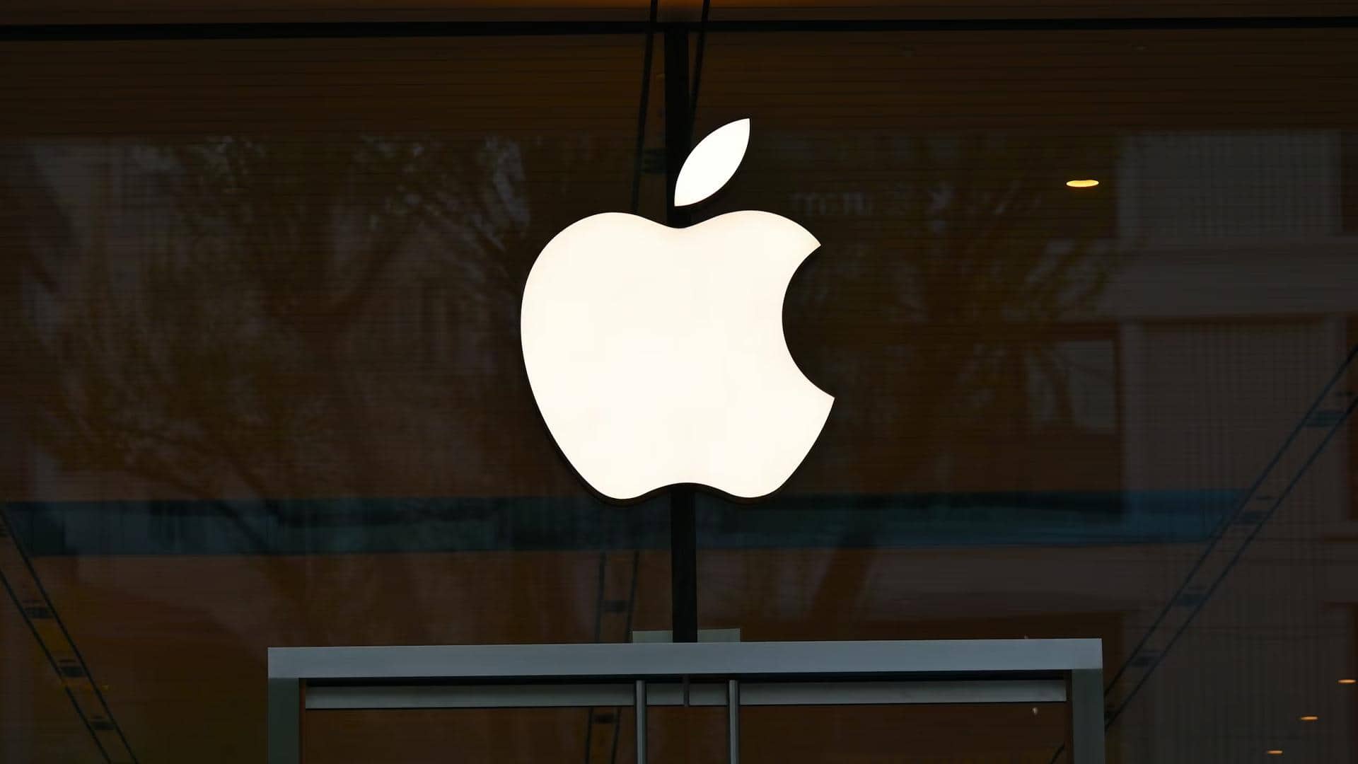 ऐपल 50वीं एनिवर्सरी पर इन डिवाइसों पर दे रही खास ऑफर्स