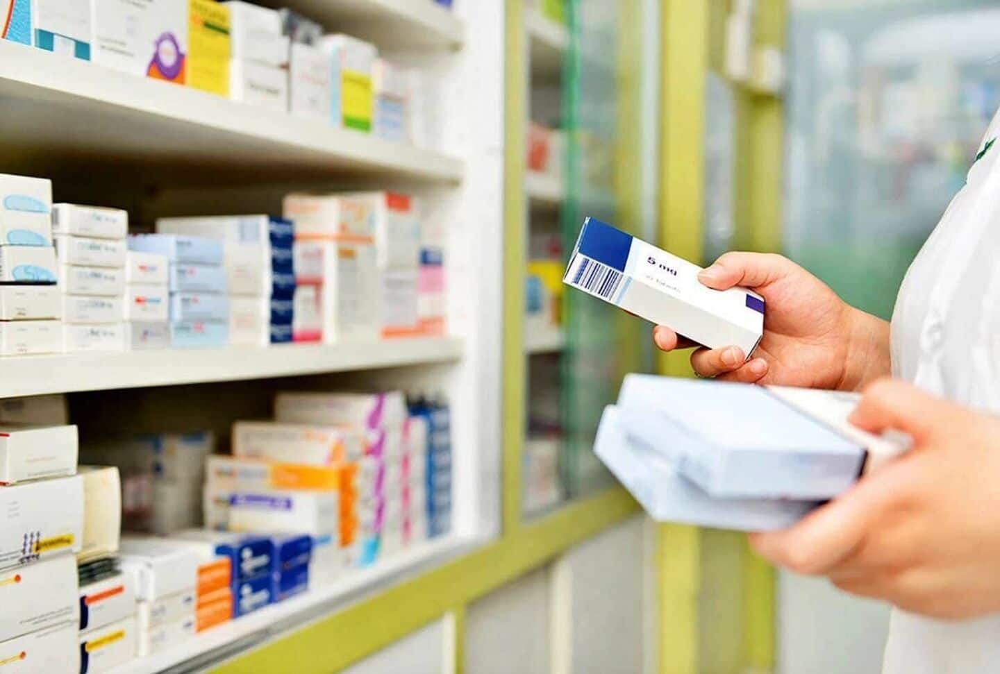 ईरान में अमेरिकी प्रतिबंधों से दवा सेक्टर तबाह, महंगाई से इलाज हुआ मुश्किल