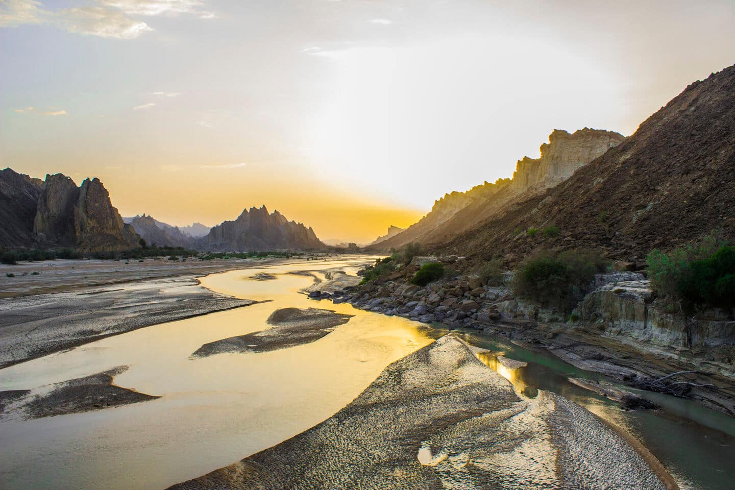 बलूचिस्तान की गोर्ग नदी में 3 अफगानियों के 3 दिन पुराने शव मिले