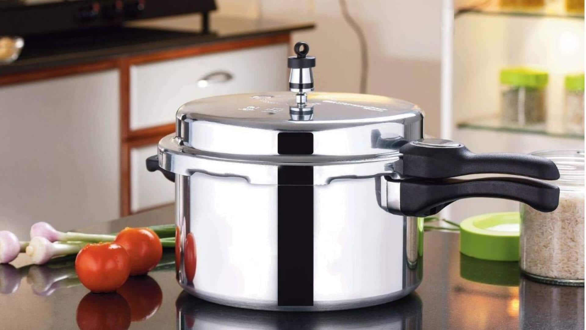 प्रेशर कुकर का इस्तेमाल करते समय न करें ये 5 गलतियां