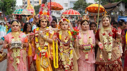 दही हांडी से लेकर झाकियों तक: भारत के राज्यों में कृष्ण जन्माष्टमी मनाने के तरीके