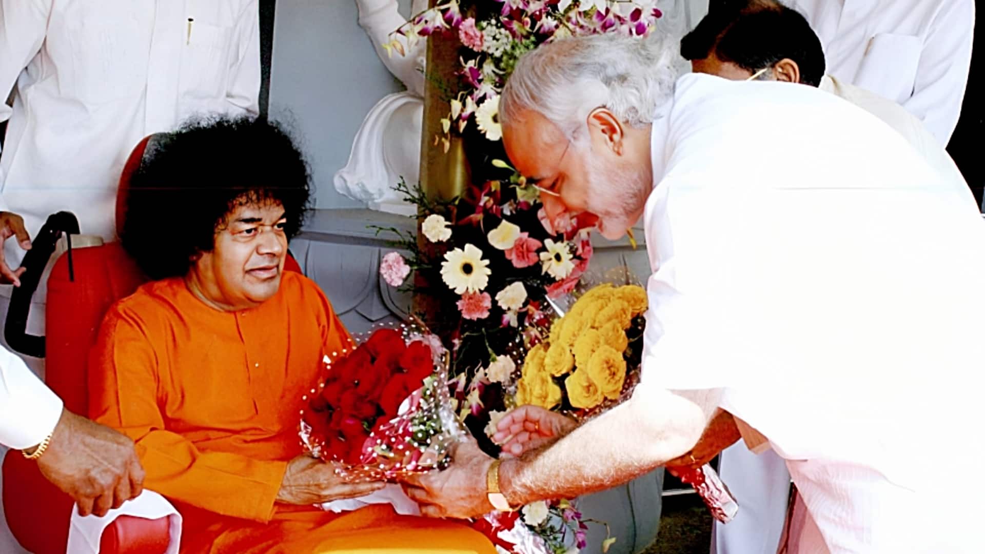 कौन हैं सत्य साईं बाबा, जिनके शताब्दी समारोह में पहुंची प्रधानमंत्री मोदी समेत बड़ी हस्तियां?