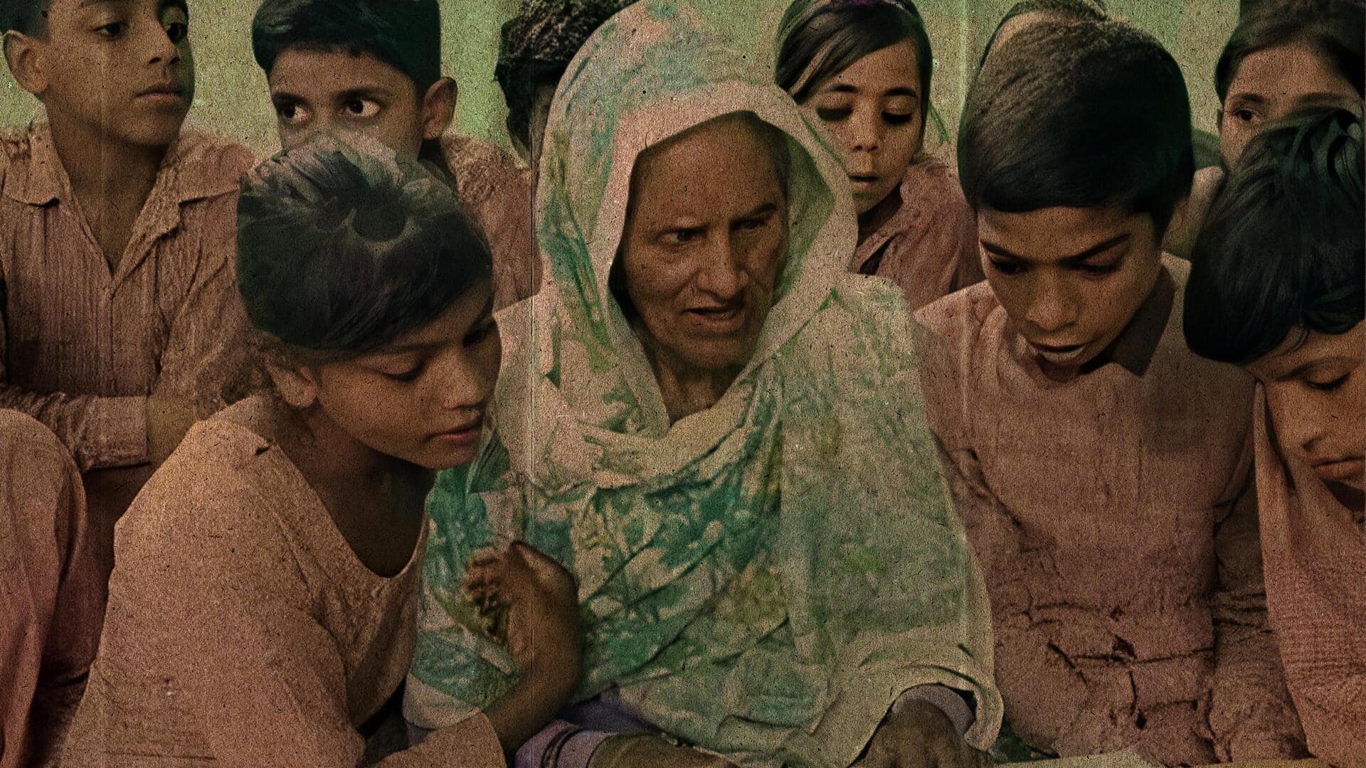 उत्तर प्रदेश: 92 वर्षीय बुजुर्ग महिला पढ़ने के लिए जा रही स्कूल, महिलाओं की प्रेरणा बनीं