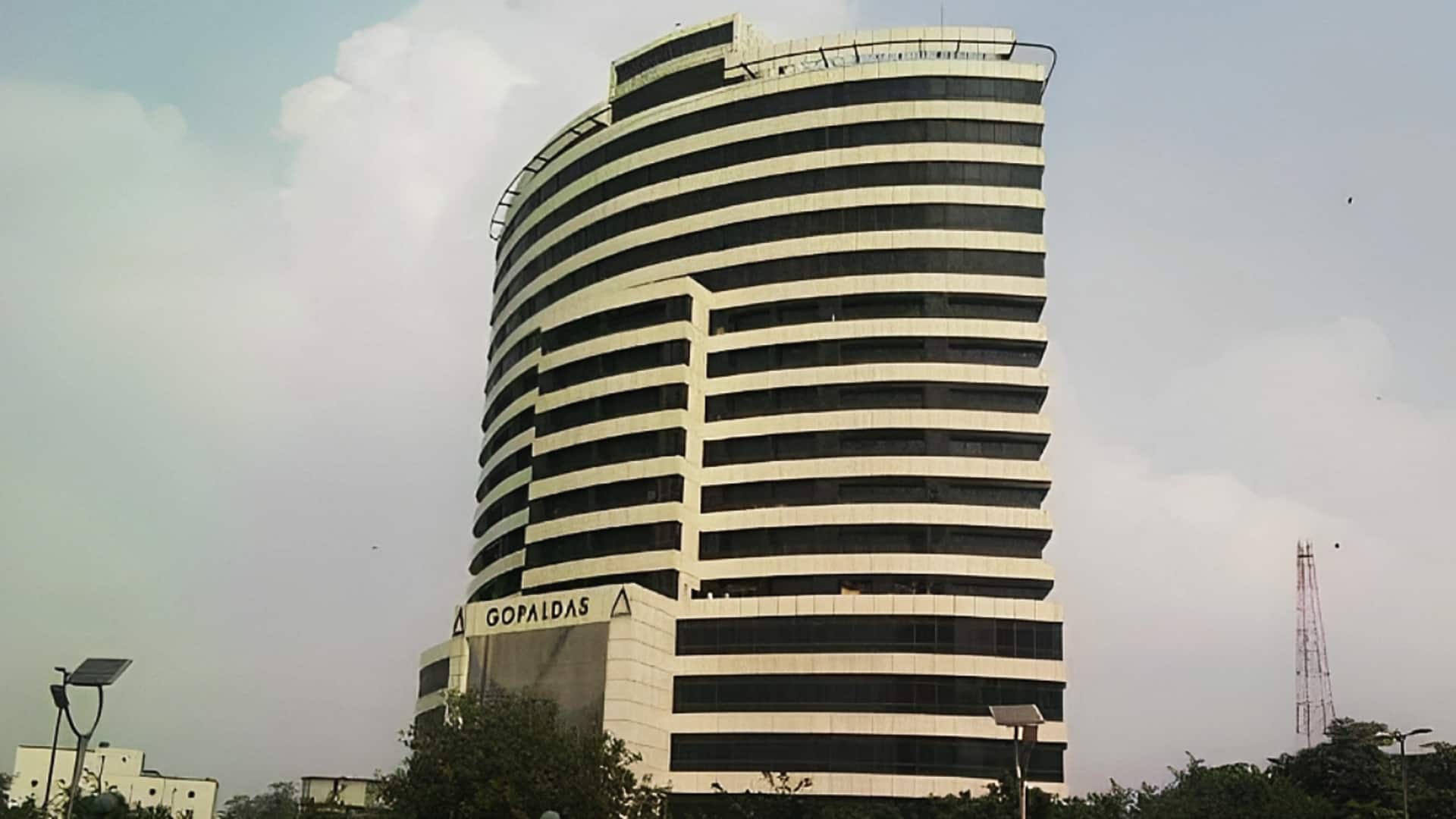 दिल्ली: कनॉट प्लेस में गोपालदास भवन की 11वीं मंजिल पर लगी आग