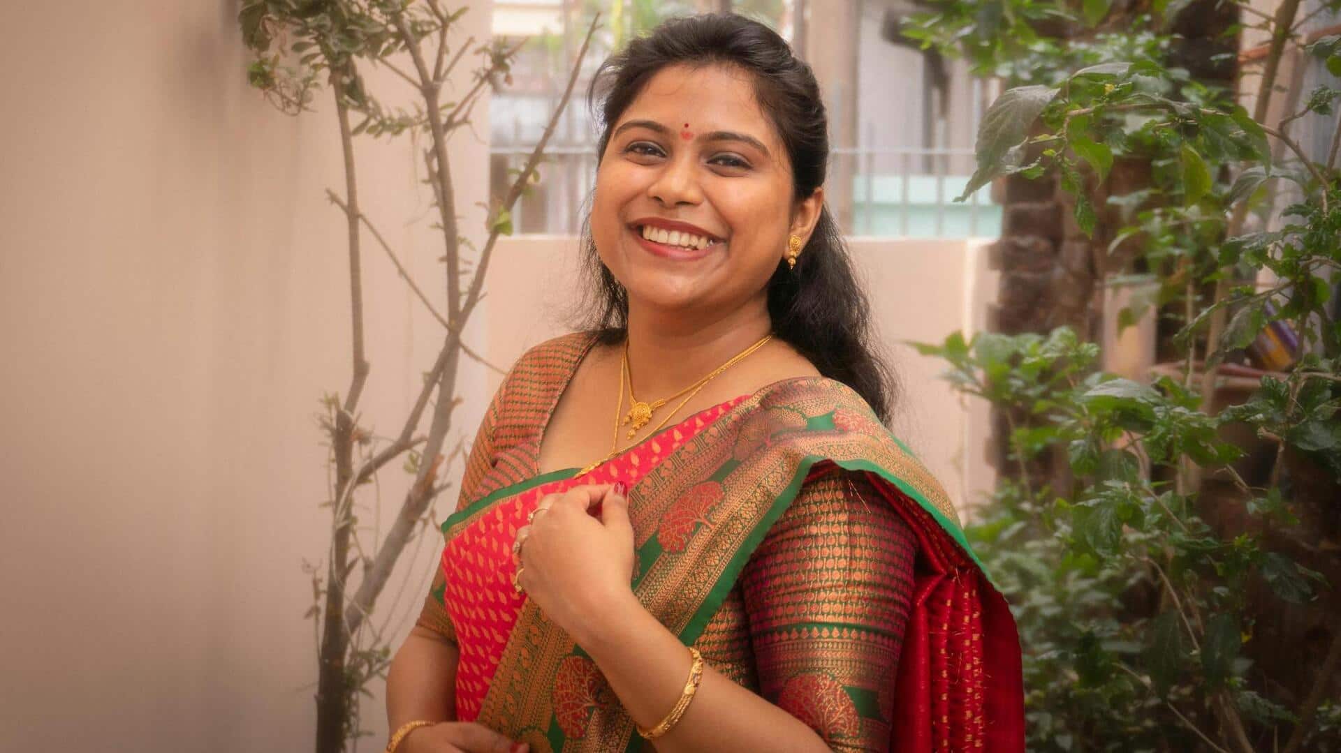 बनारसी साड़ी खरीदने जा रही हैं? इन 5 बातों का रखें खास ध्यान बनारसी साड़ी खरीदने जा रही हैं? इन 5 बातों का रखें खास ध्यान