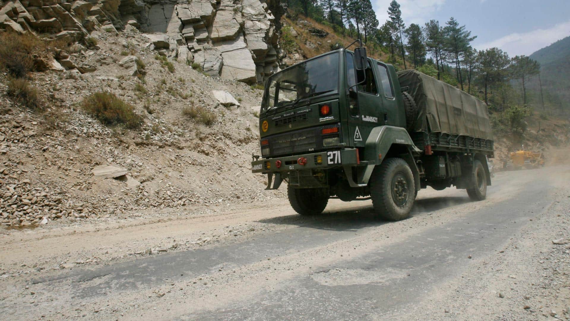 जम्मू-कश्मीर: डोडा में सेना का वाहन गहरी खाई में गिरा, 10 जवानों की मौत