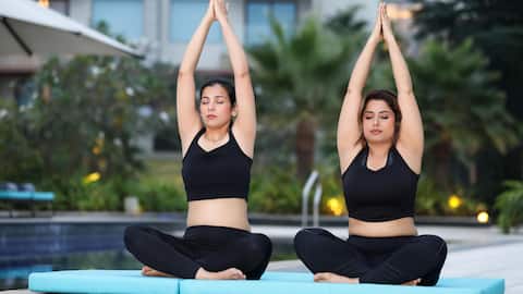 डेस्क जॉब करने वाली महिलाएं इन 5 योगासनों को करें अपनी दिनचर्या में शामिल 