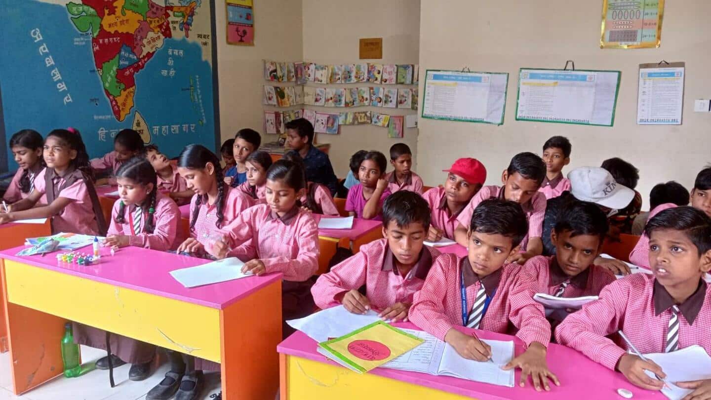 उत्तर प्रदेश: सरकारी स्कूलों में रिटायर्ड शिक्षक अब 'शिक्षक साथी' बनकर देंगे सेवाएं