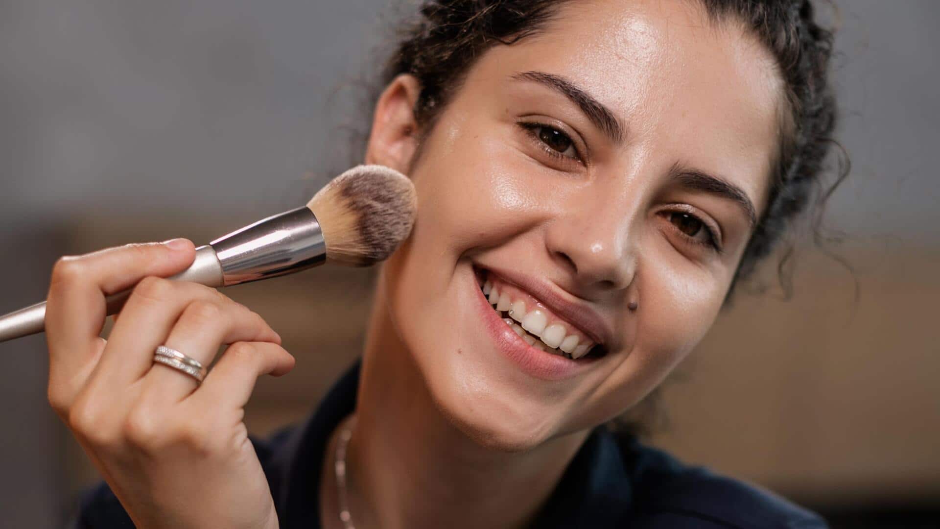 रोजाना मेकअप करने वालों के लिए जरूरी हैं ये 5 स्किनकेयर टिप्स