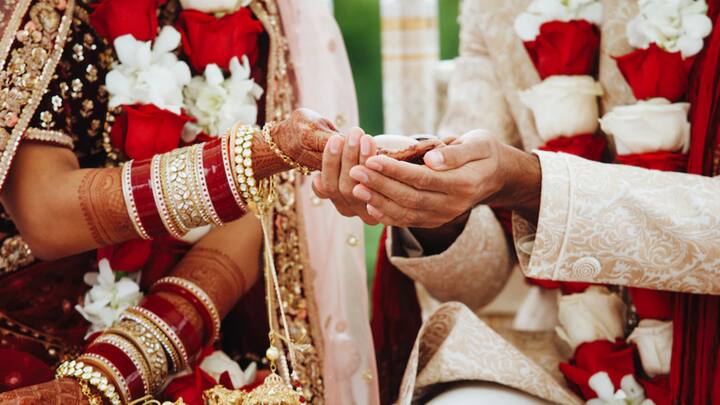 केरल: दुल्हन से साइन करवाया पति को 'दोस्तों से मिलने से न रोकने' का कॉन्ट्रैक्ट