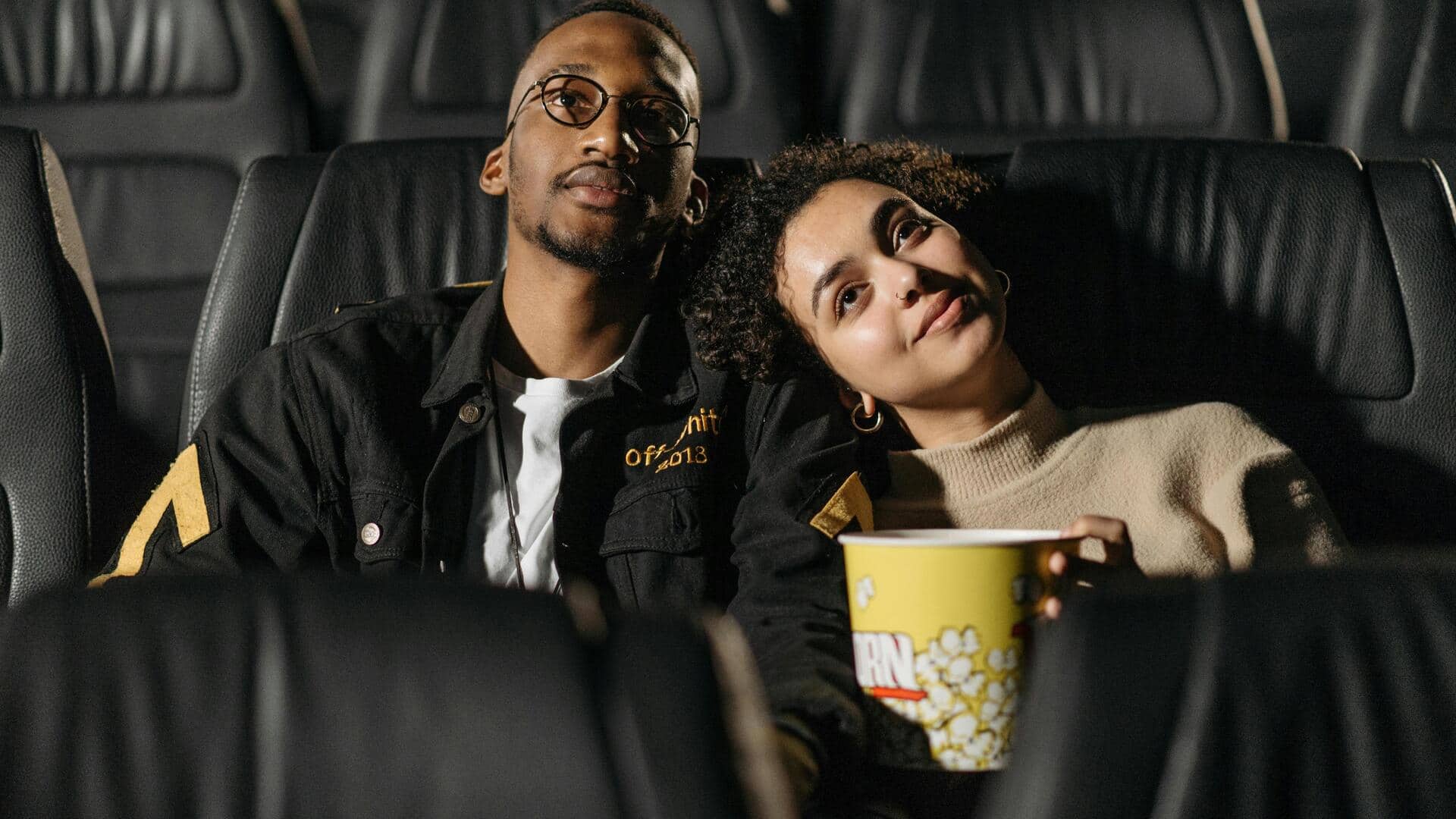 पहली डेट पर फिल्म देखने का प्लान बनाया है? इन 5 बातों का रखें ध्यान