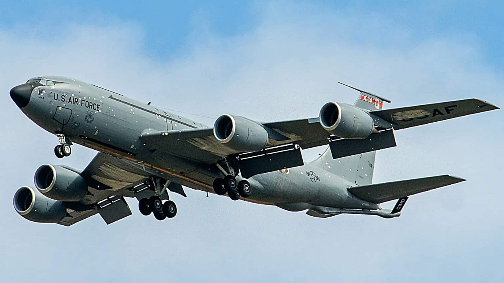 अमेरिका का ईंधन भरने वाला KC-135 विमान टैंकर होर्मुज के ऊपर लापता, दिया था आपातकालीन संकेत