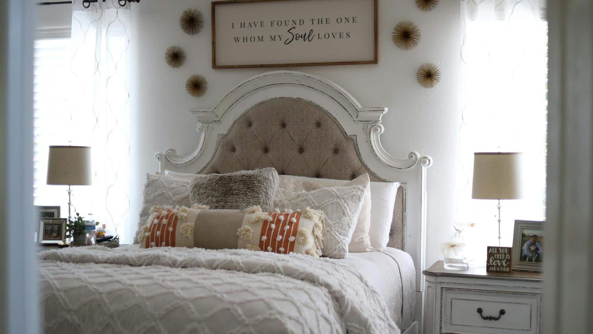 5,000 रुपये के अंदर बेडरूम को नया लुक देने के लिए आजमाएं ये 5 टिप्स