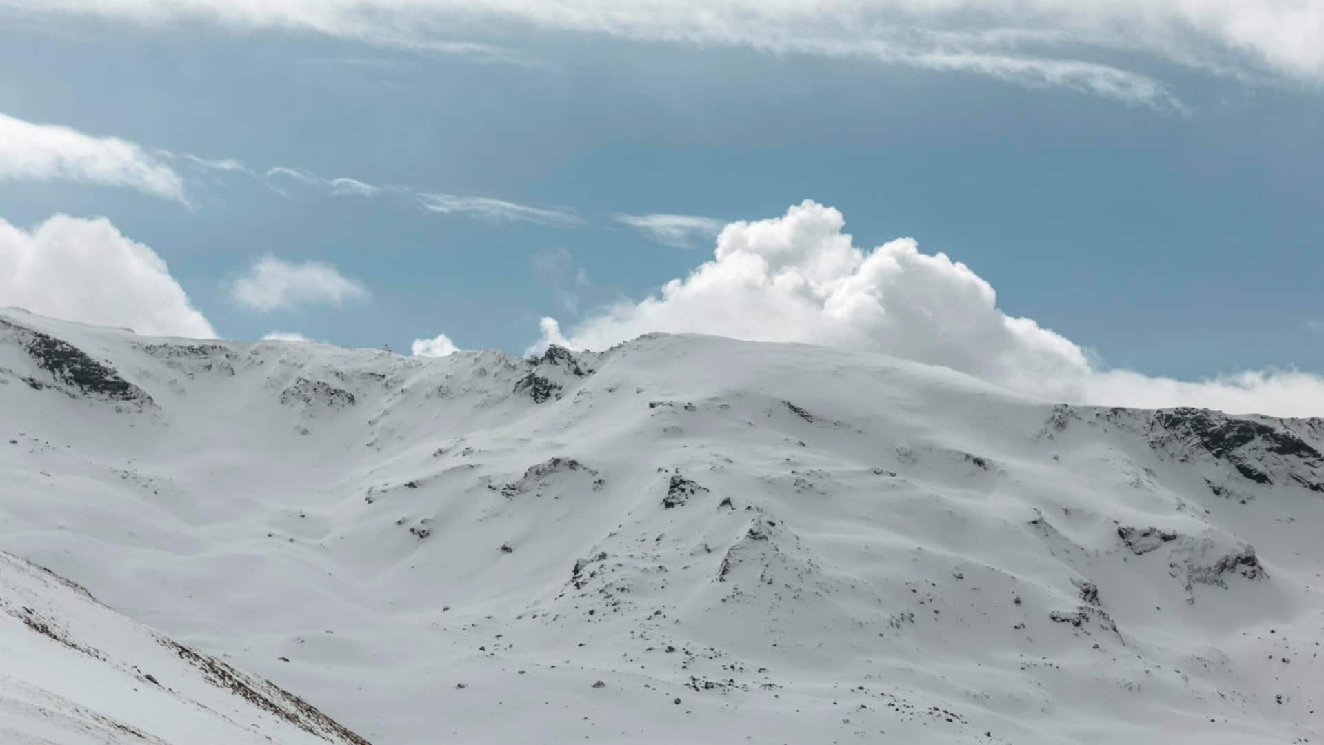#NewsBytesExplainer: इस साल कश्मीर से लेकर हिमाचल तक पहाड़ों पर क्यों नहीं हो रही बर्फबारी?