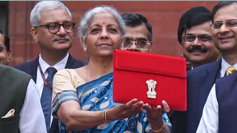 बजट 2026: हर जिले में लड़कियों के लिए बनेगा छात्रावास, शिक्षा को लेकर हुई बढ़ी घोषणाएं