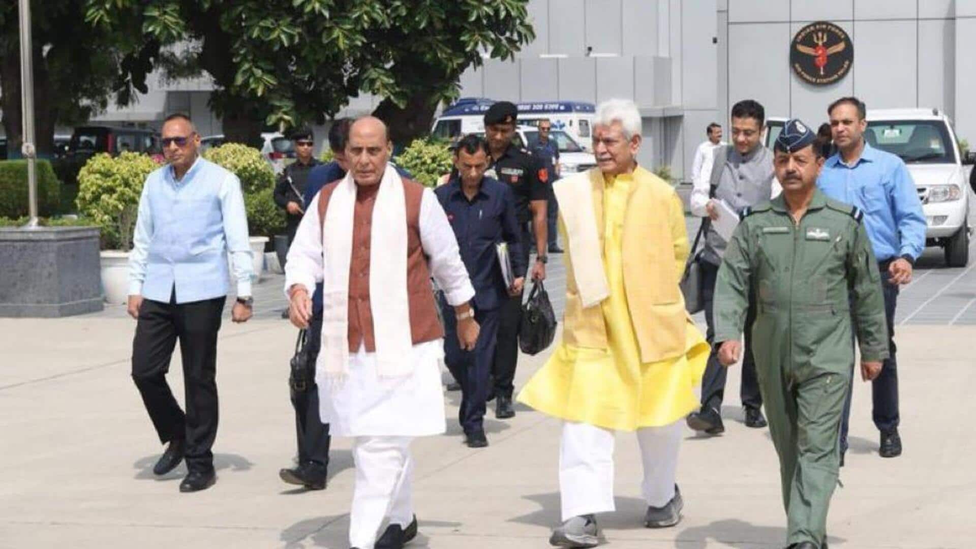 श्रीनगर पहुंचे राजनाथ सिंह, बोले- पाकिस्तान का परमाणु हथियार वैश्विक निगरानी में होना चाहिए श्रीनगर पहुंचे राजनाथ सिंह, बोले- पाकिस्तान का परमाणु हथियार वैश्विक निगरानी में होना चाहिए