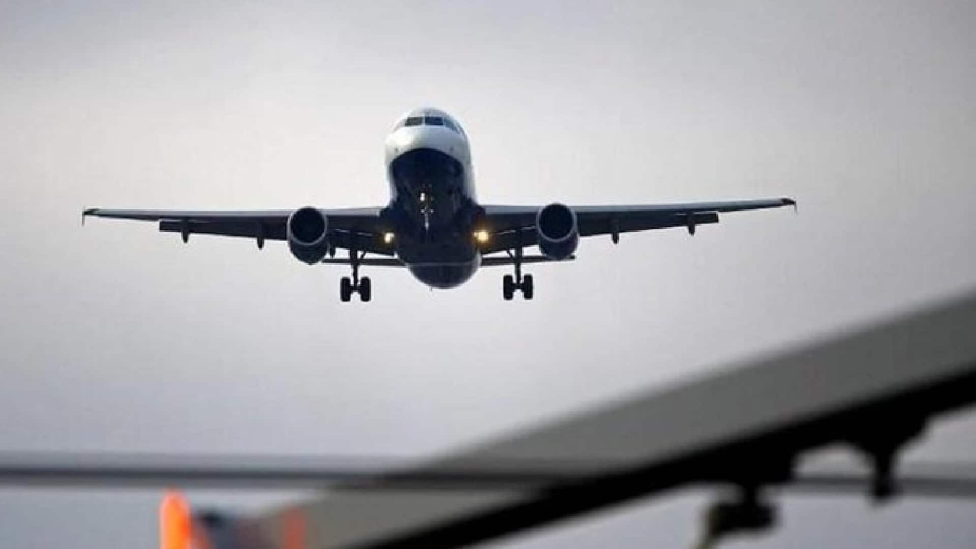 फ्रांस: 300 भारतीय यात्रियों वाले विमान को 'मानव तस्करी' के संदेह में क्यों रोका गया?