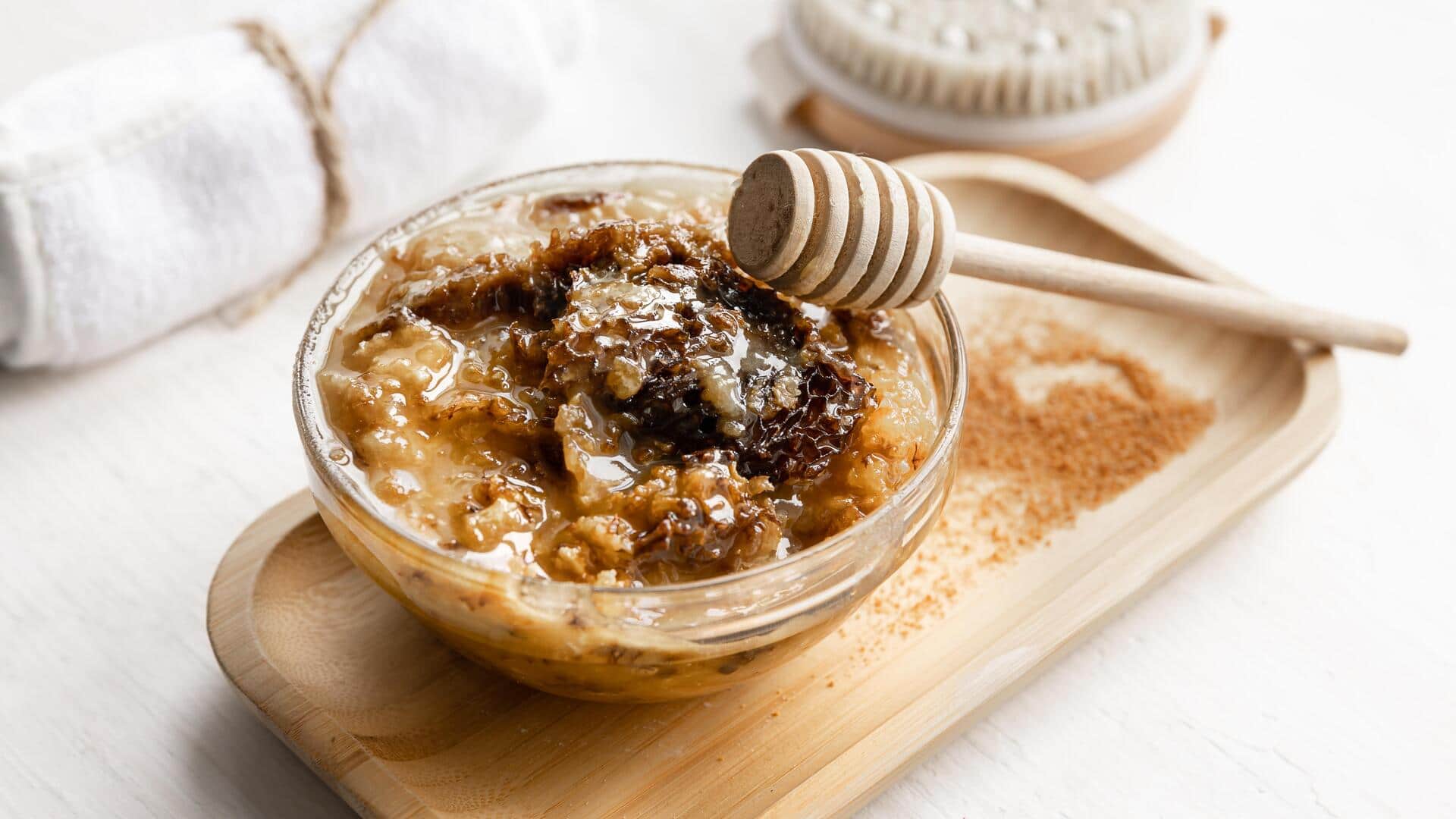 सर्दियों में बालों की देखभाल के लिए घर पर ही बनाएं ये 5 स्क्रब, जानें विधि सर्दियों में बालों की देखभाल के लिए घर पर ही बनाएं ये 5 स्क्रब, जानें विधि