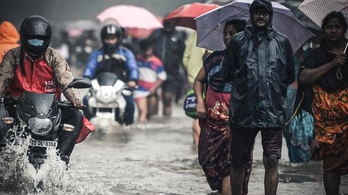 तमिलनाडु: भारी बारिश से चेन्नई में स्थिति खराब, 20 जिलों में रेड अलर्ट