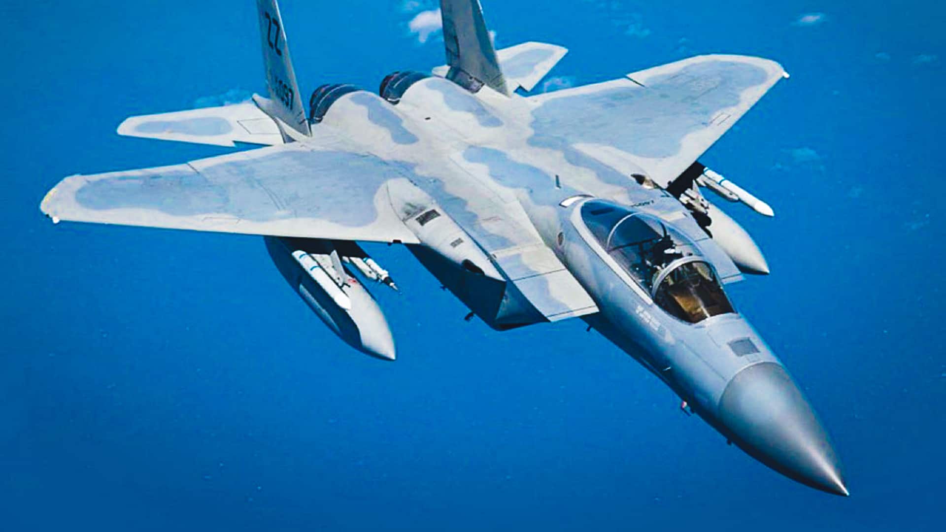 कुवैत में अमेरिकी F-15 लड़ाकू विमान आसमान से गिरा; पायलट सुरक्षित बाहर निकले, वीडियो आया सामने