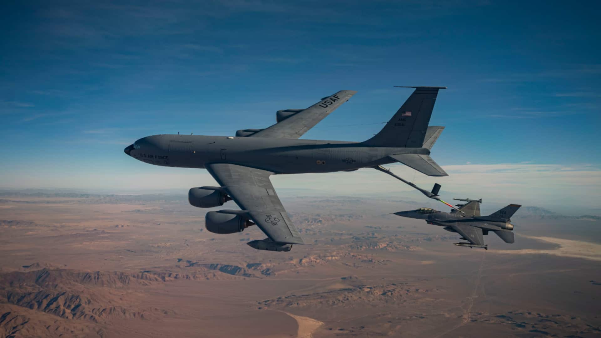 इराक के ऊपर कैसे दुर्घटनाग्रस्त हुआ अमेरिका का KC-135 विमान, अब तक क्या-क्या पता है? 