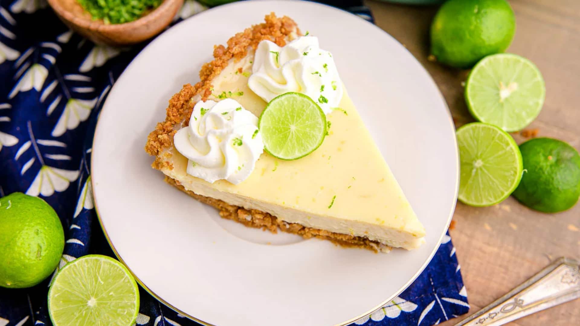 की-लाइम पाई बनाने के लिए अपनाएं ये आसान रेसिपी, स्वाद होता है लाजवाब