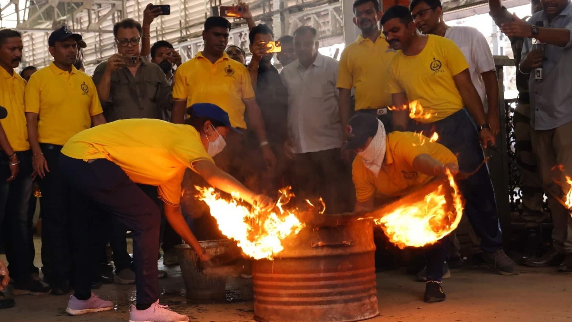 देश में 244 जगहों पर हुई युद्ध की मॉक ड्रिल; सायरन बजे, ब्लैक आउट शुरू देश में 244 जगहों पर हुई युद्ध की मॉक ड्रिल; सायरन बजे, ब्लैक आउट शुरू