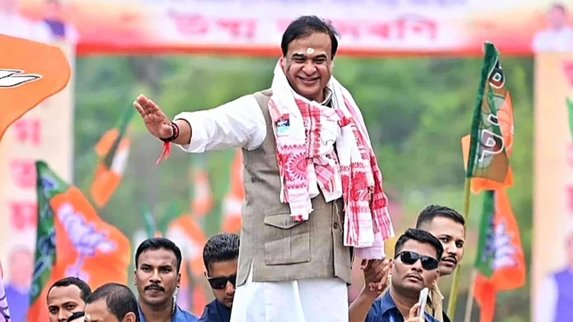 हिमंत बिस्वा सरमा ने मुख्यमंत्री पद की शपथ ली, दूसरी बार संभाली असम की कुर्सी