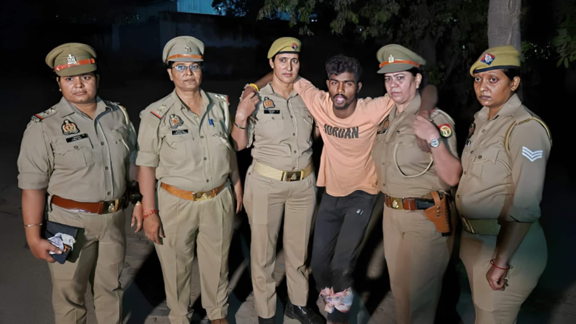 उत्तर प्रदेश के गाजियाबाद में महिला पुलिस ने किया एनकाउंटर, गिड़गिड़ाया बदमाश