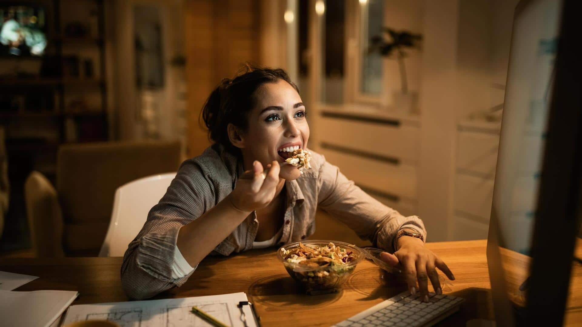 देर रात को खाना खाने की आदत है? इन 5 तरीकों से पाएं छुटकारा 