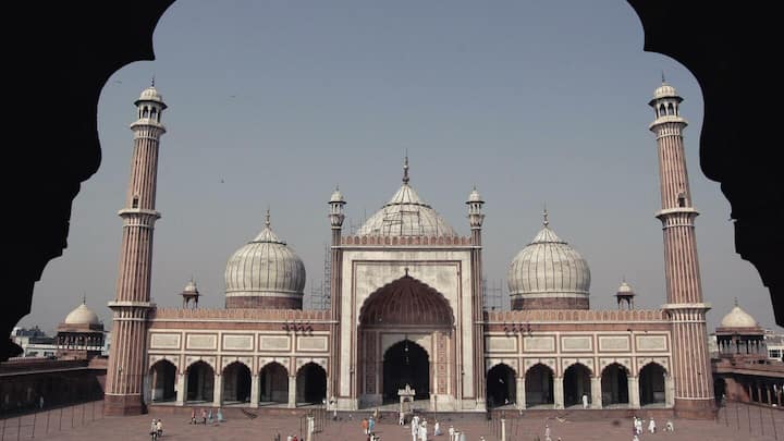 दिल्ली: जामा मस्जिद में अकेली लड़कियों के प्रवेश पर रोक, दरवाजों पर चिपकाए नोटिस