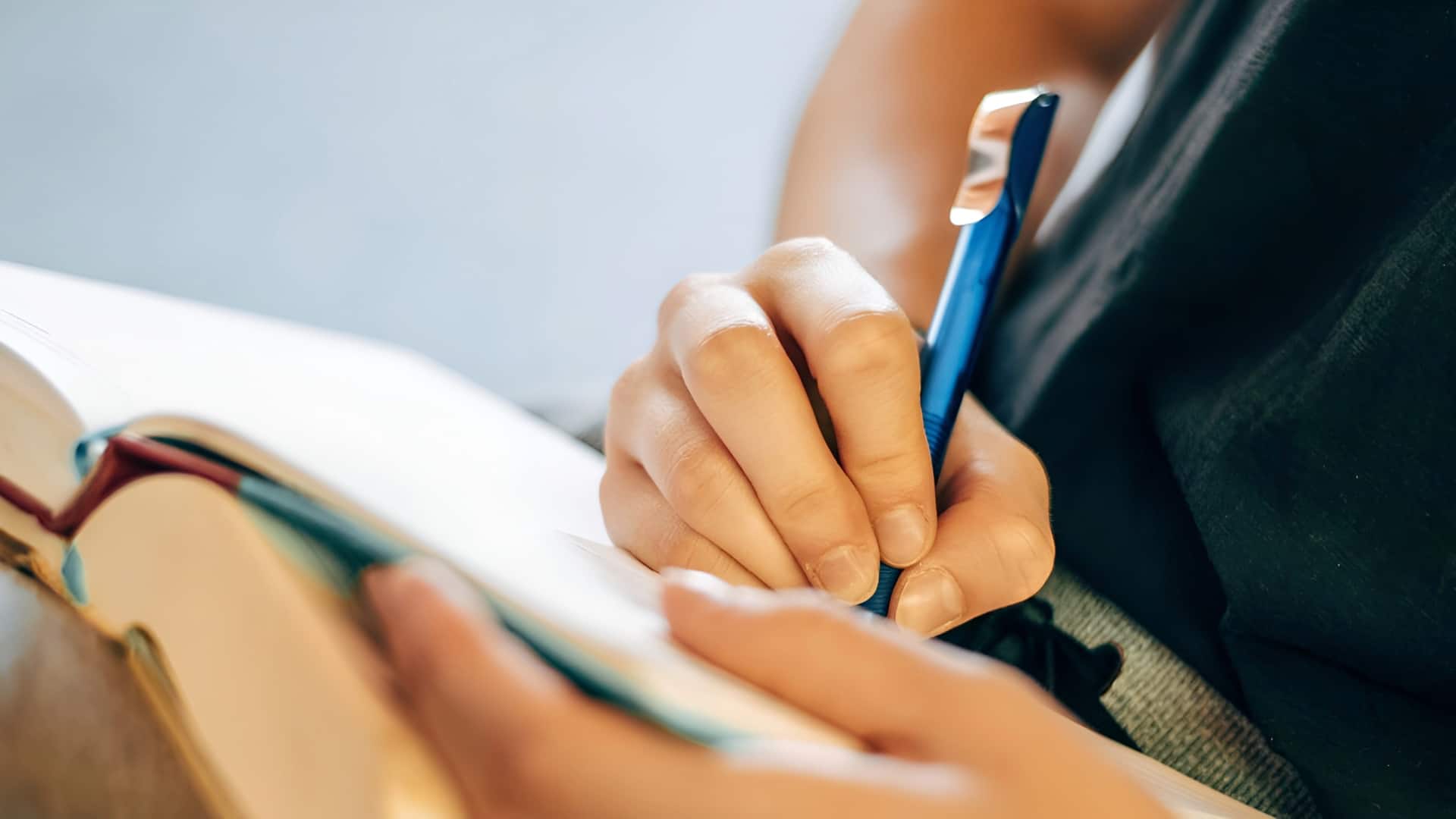 रचनात्मक लेखन को कैसे बेहतर बना रहा AI? यहां जानिए