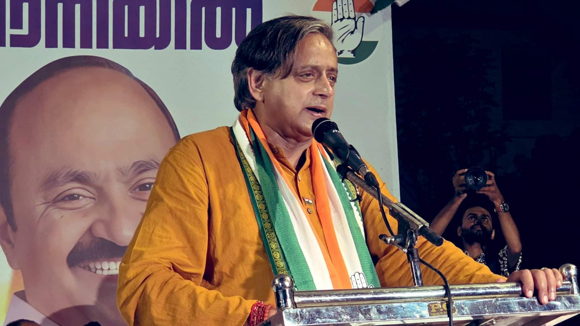 केरल में शशि थरूर के काफिले पर हमला, गनमैन और ड्राइवर घायल