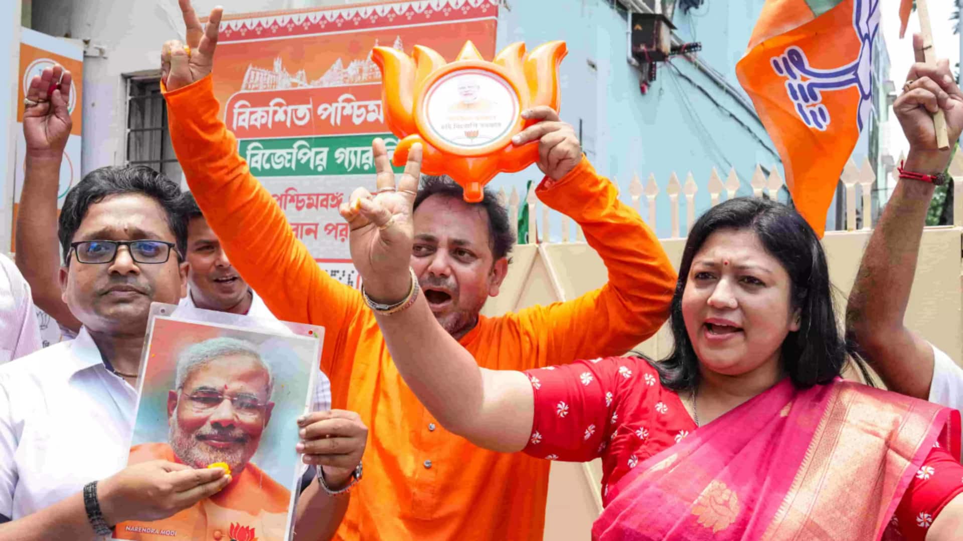 पश्चिम बंगाल विधानसभा चुनाव 2026: आसनसोल में TMC शिविर में तोड़फोड़, चुरुलिया में आग लगाई गई