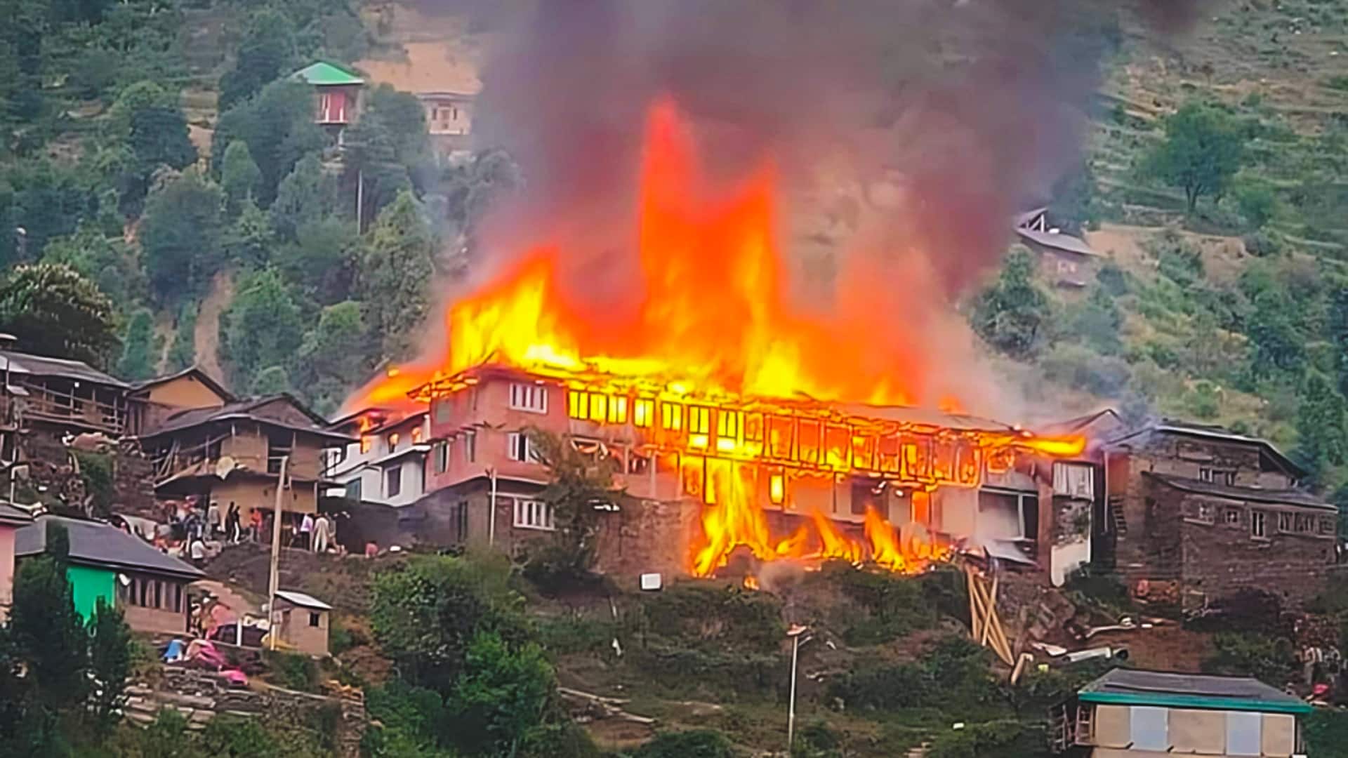 हिमाचल प्रदेश के सोलन में आवासीय इमारत में आग लगने से बच्चे की मौत, 8 लापता