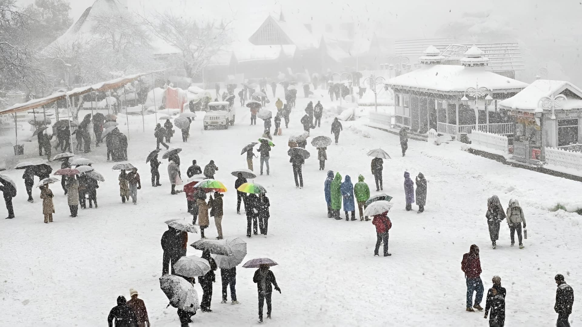 बर्फबारी, बारिश-ओलावृष्टि से लुढ़का पारा, 8 राज्यों में आज फिर बिगड़ेगा मौसम