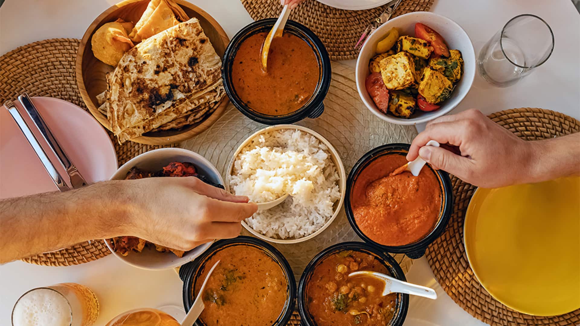 भारत में बजट में रहकर सेहतमंद खाने का आनंद लेने के लिए अपनाएं ये 5 तरीके