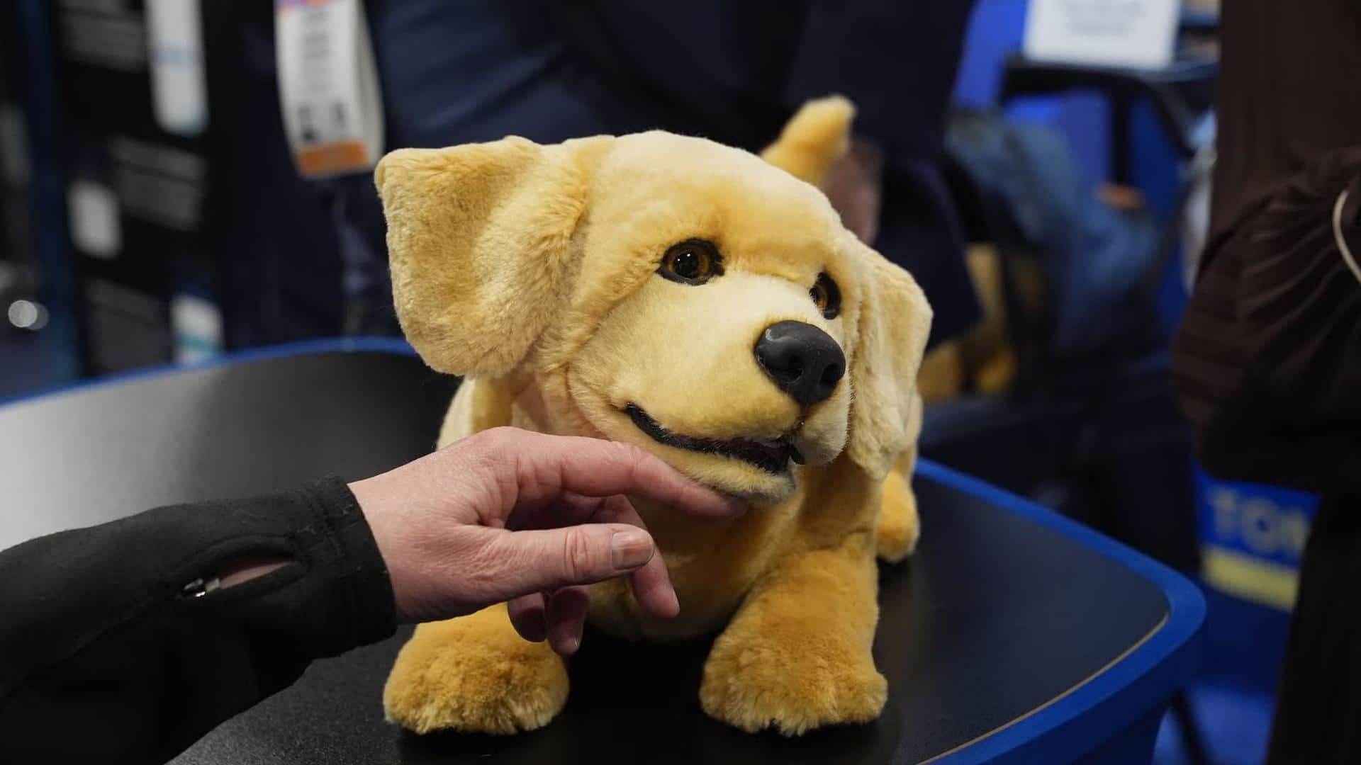 CES 2026 में पेश किए गए रोबोटिक डॉग 'जेनी' की क्या है खासियत?