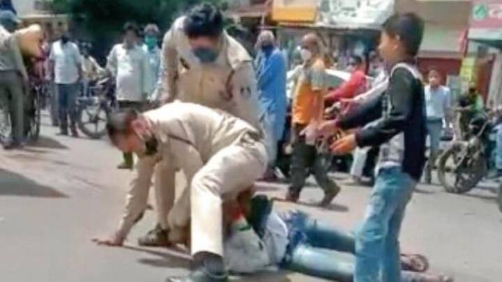 इंदौर: सही तरह से मास्क नहीं पहनने पर पुलिसकर्मियों ने ऑटो चालक को बेहरमी से पीटा