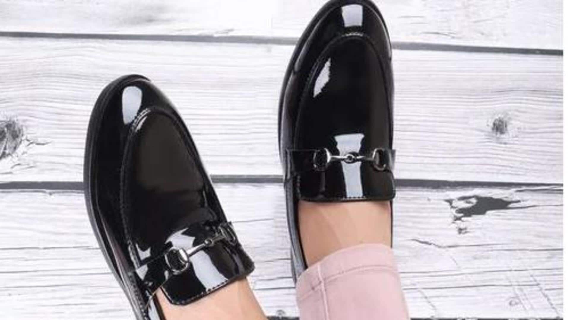 पेटेंट लोफर्स को इस तरह से स्टाइल करें, हर लुक लगेगा परफेक्ट