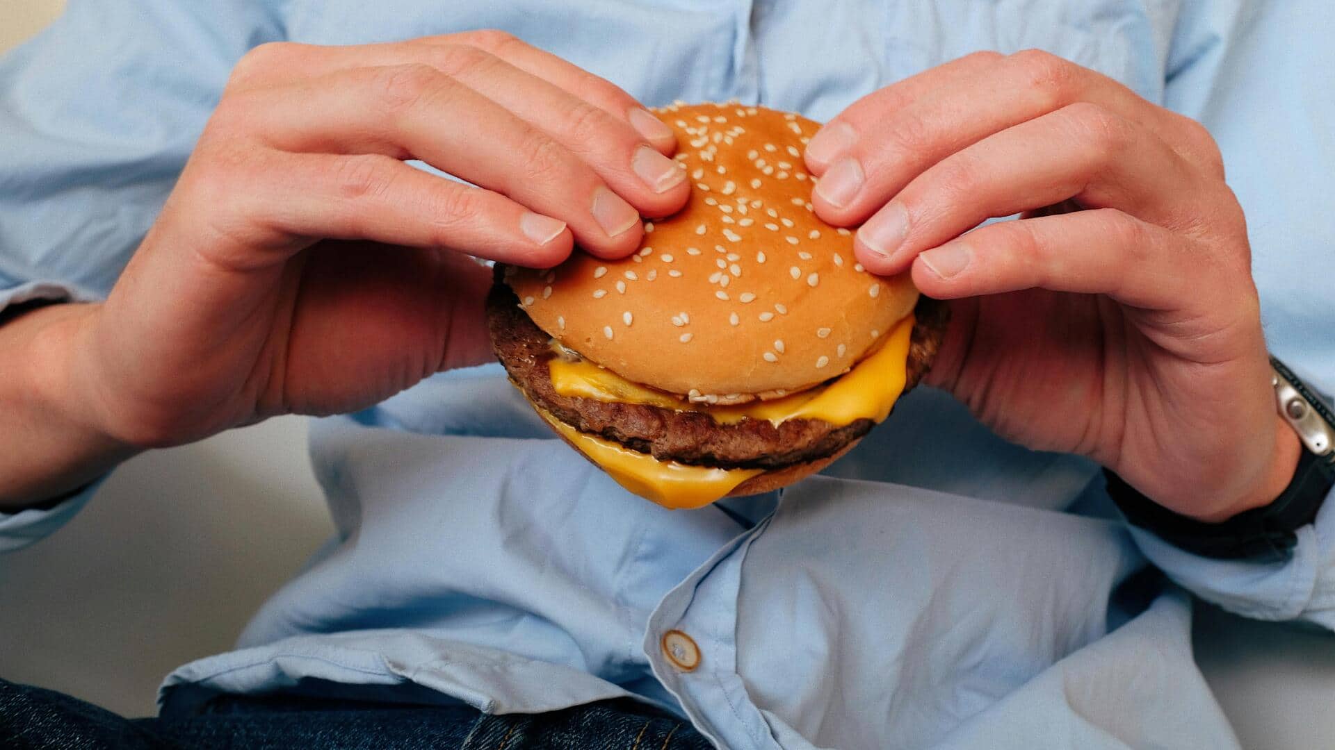 जंक फूड खाने का मन करता है? इन तरीकों से मिलेगा इससे छुटकारा