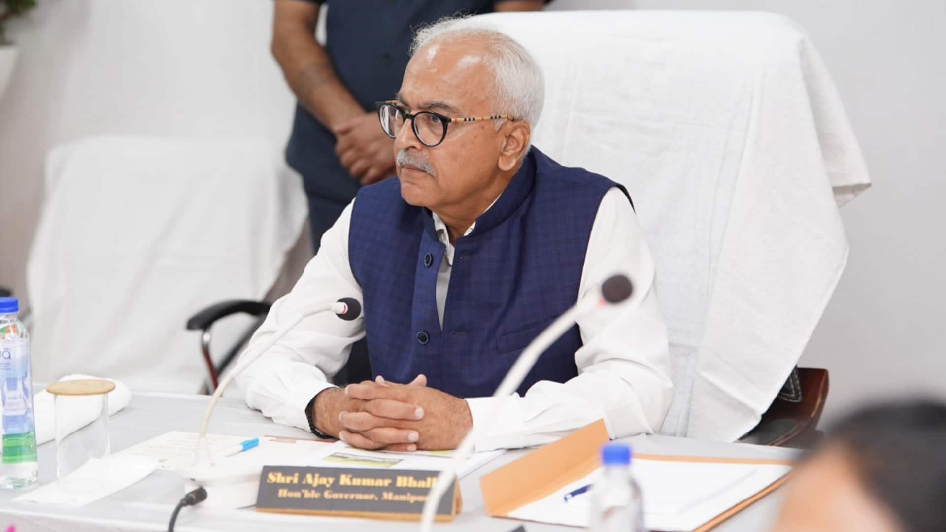 मणिपुर: सरकार गठन के लिए राज्यपाल से मिले 10 विधायक, 22 विधायकों के समर्थन का दावा मणिपुर: सरकार गठन के लिए राज्यपाल से मिले 10 विधायक, 22 विधायकों के समर्थन का दावा