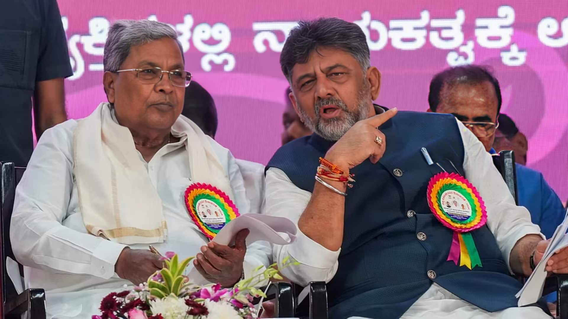 कर्नाटक के उपमुख्यमंत्री डीके शिवकुमार बोले- मेरे पास कोई विकल्प नहीं, सिद्धारमैया के साथ खड़ा हूं