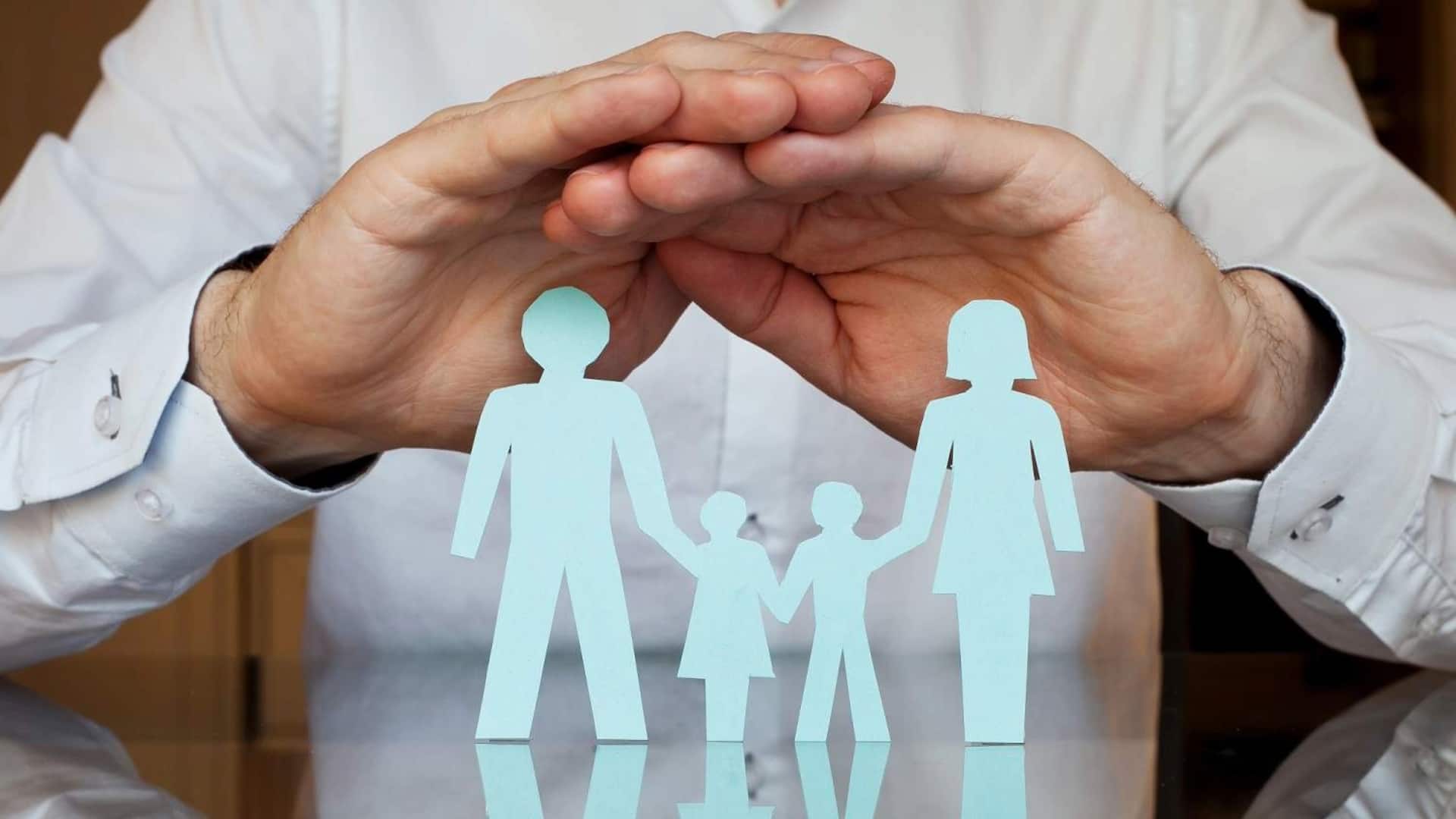 स्वास्थ्य बीमा या मेडिक्लेम में से कौनसा विकल्प सही? खरीदने से पहले जानें क्या है अंतर 