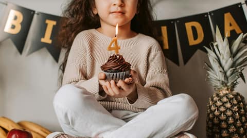बच्चे को जन्मदिन पर सरप्राइज देने के लिए पार्टी करने के बजाए अपनाएं ये तरीके
