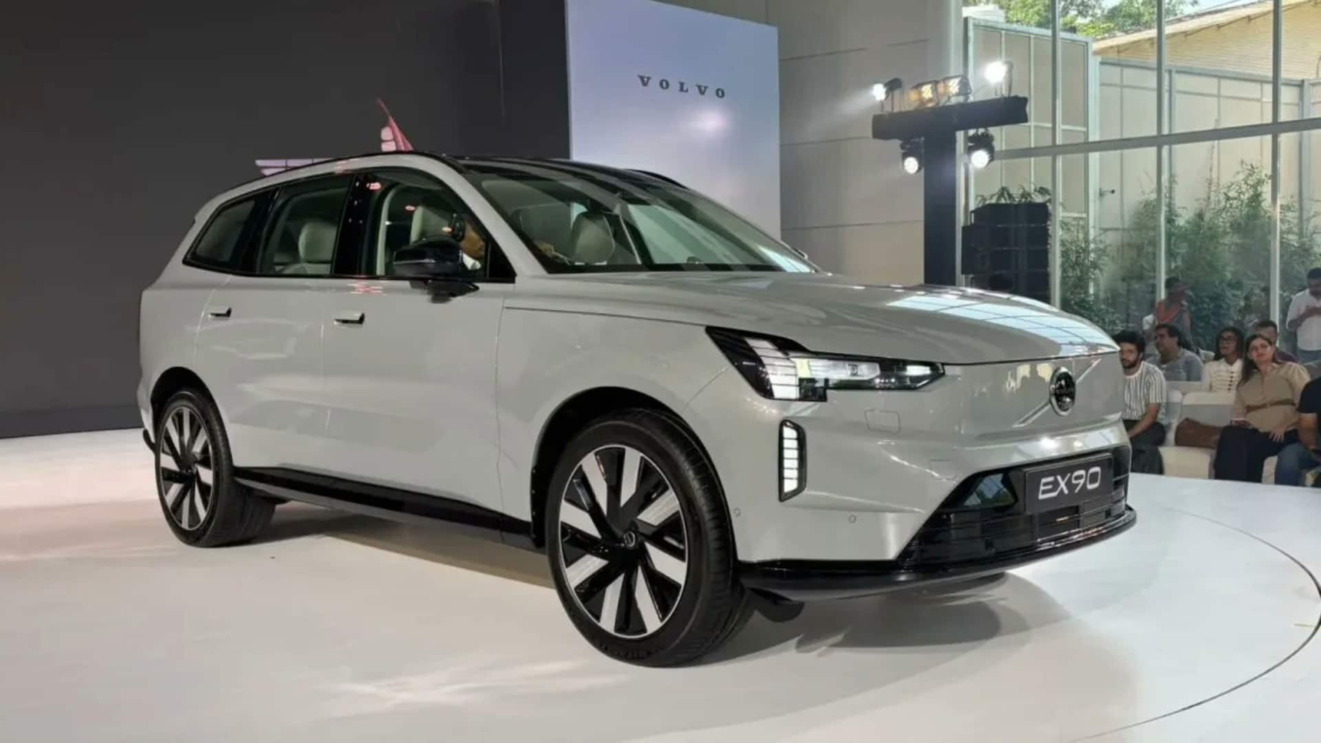 वोल्वो EX90 इलेक्ट्रिक SUV भारत में लॉन्च, जानिए कितनी देती है रेंज