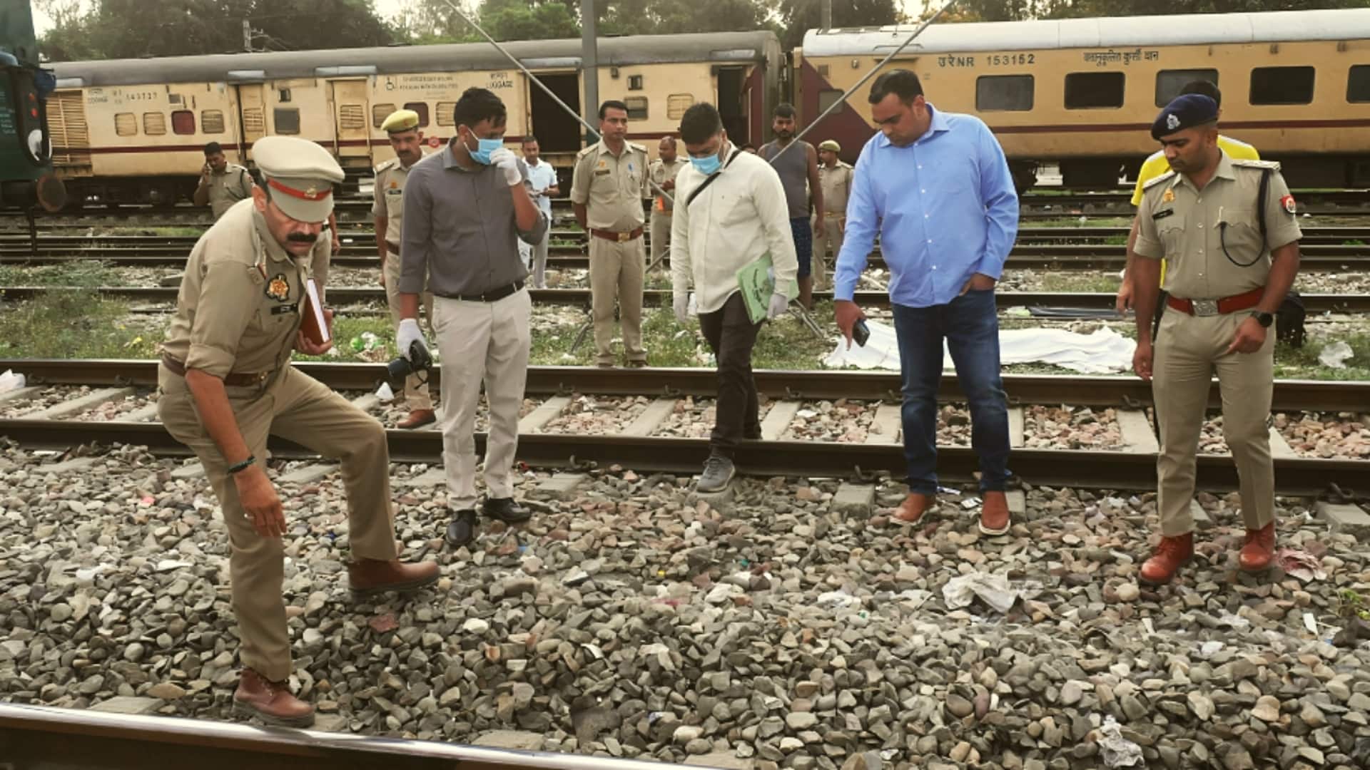 हरियाणा: पत्नी पर किया शक, फरीदाबाद में 4 बच्चों को लेकर ट्रेन के सामने कूदा पिता हरियाणा: पत्नी पर किया शक, फरीदाबाद में 4 बच्चों को लेकर ट्रेन के सामने कूदा पिता