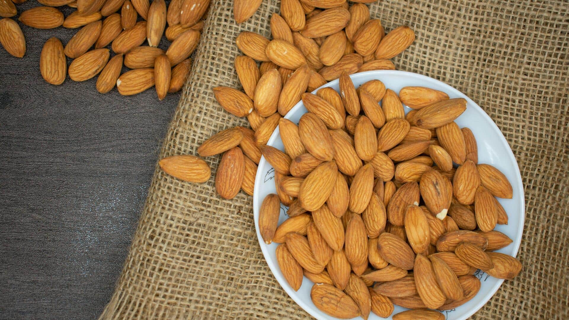 रात में भिगोकर सोएं ये चीजें, सुबह खाली पेट खाने पर मिलेंगे कई लाभ रात में भिगोकर सोएं ये चीजें, सुबह खाली पेट खाने पर मिलेंगे कई लाभ