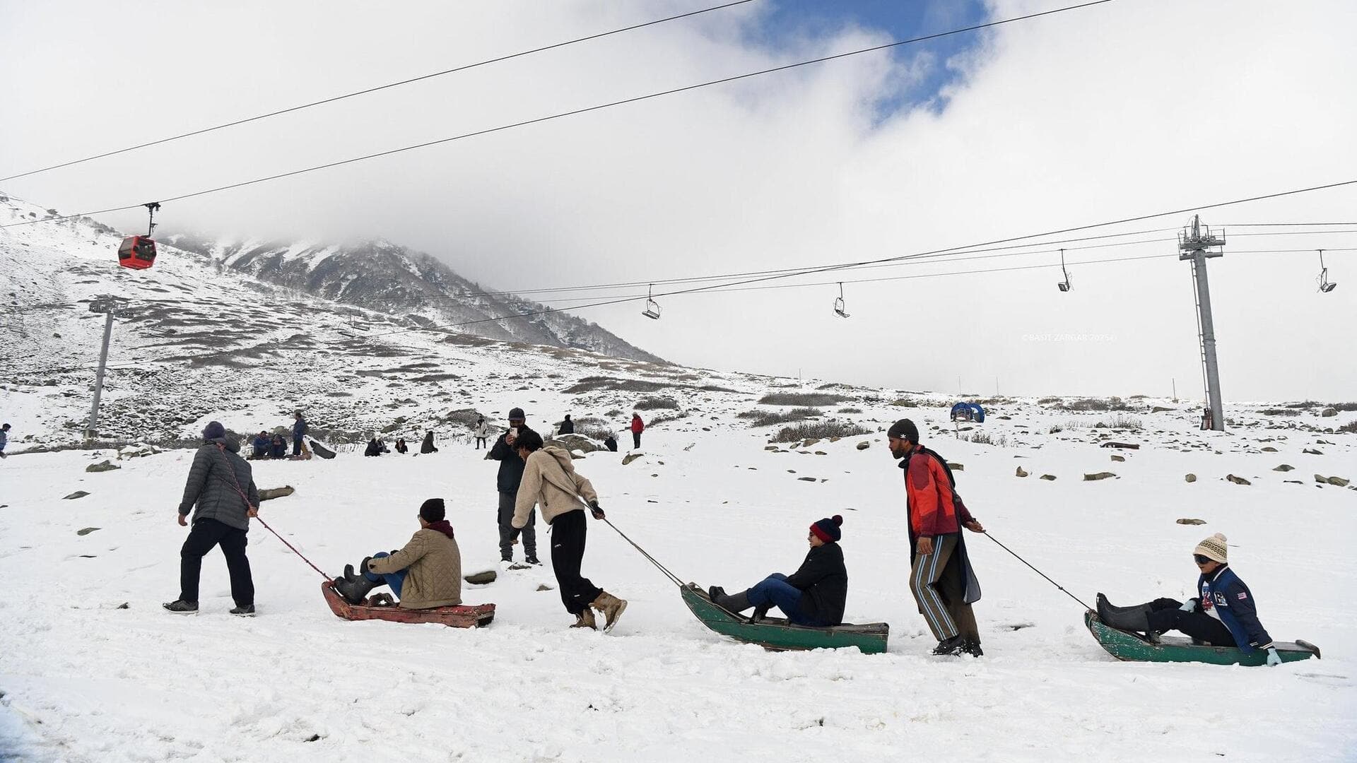 कश्मीर में हाड़ कंपाने वाली ठंड शुरू, श्रीनगर और शोपियां में तापमान शून्य से नीचे पहुंचा